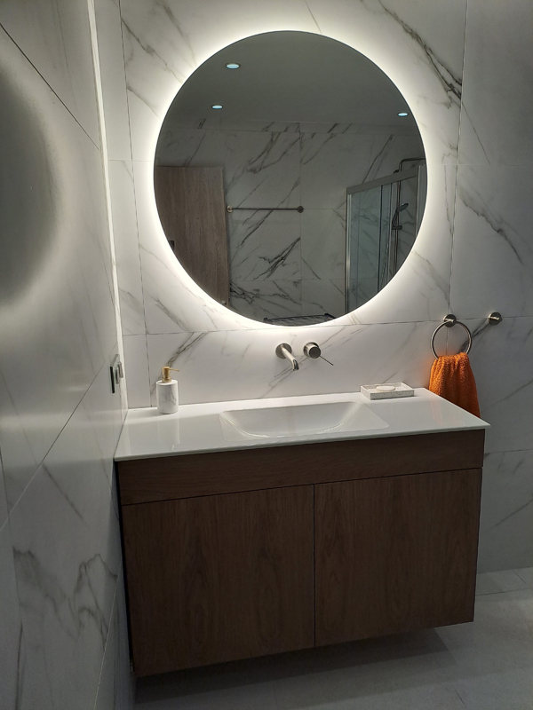 ΕΠΙΠΛΟ ΜΠΑΝΙΟΥ