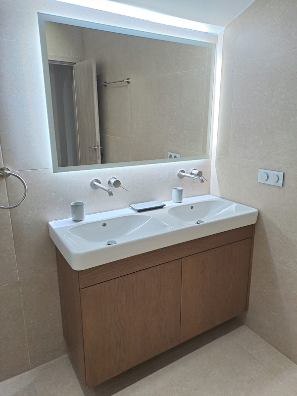 ΕΠΙΠΛΟ ΜΠΑΝΙΟΥ