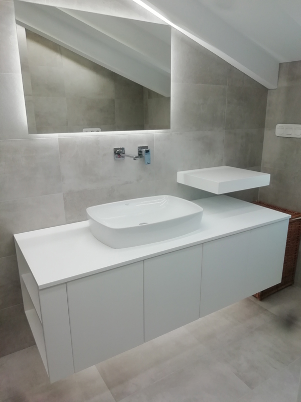 ΕΠΙΠΛΟ ΜΠΑΝΙΟΥ